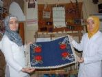 Kilim Dokuma Sanatını İki Kız Kardeş Yaşatmaya Çalışıyor