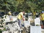 Mezarlıklar Bayrama Hazır
