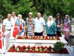 Şehitlikte Hüzünlü Bayram