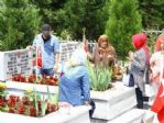 Şehitlikte Hüzünlü Bayram