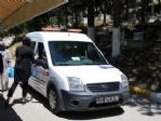 Kabir Ziyaretine Gelenlere 10 Bini Aşkın Çiçek
