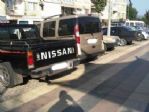 Bu Caddede Kaldırımları İnsanlardan Çok Araçlar Kullanıyor