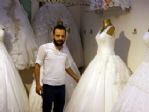 Kilis’te Gelinlik Satan Mağazalar Düğün Mevsiminde Hareketli