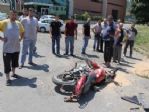 Motosiklet Kamyonete Çarptı: 1 Yaralı