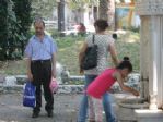 Sıcaktan Bunalan Vatandaşlar Gölgelere Akın Etti