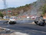 Kaza Yapan Otomobilde Çıkan Yangın Korkuttu