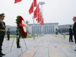 Erdoğan, Halkın Kahramanları Anıtına Çelenk Koydu