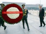 Erdoğan, Halkın Kahramanları Anıtına Çelenk Koydu