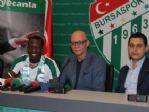 Bursaspor Luıs Advıncula’ya İmzayı Attırdı