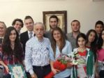 Bayraklı Belediyesi’nden Başarılı Öğrencilere Burs