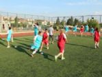 Genç Kızlar ’meşin Yuvarlak’ Peşinde