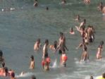 Sıcaktan Bunalan Vatandaşlar Plajlara Akın Etti