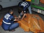 Polisin Durdurduğu Tır’dan 300 Bin Paket Kaçak Sigara Çıktı