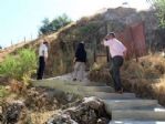Dik Ve Engebelli Yollara Merdiven Yapıldı