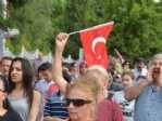 Teröre Lanet Eylemine Az Katılım İsyan Ettirdi
