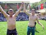 Türk Ve İngiliz Güreşçiler Er Meydanında Kapıştı