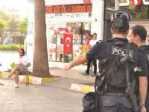 Bir Yandan Taş Bir Yandan Çiçek