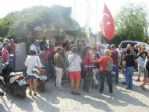 Kuşadası’nda Hayvan Severlerden Eylem
