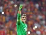 Muslera Ve Podolskı Formayı Bırakmadı