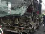Metrobüs, Otomobille Kafa Kafaya Çarpıştı: 5 Yaralı