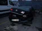Çaldığı Minibüsle Savcının Park Halindeki Otomobiline Çarptı
