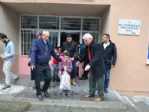 Üniversitelilerden Öğrenci Kardeşlerine Kırtasiye Yardımı
