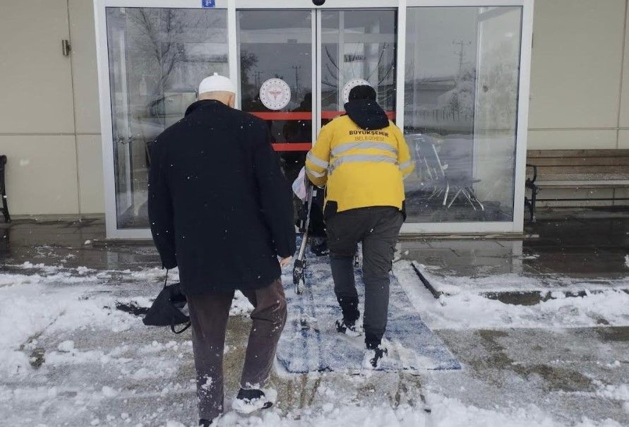 Hastalar İçin Karda Yoğun Mesai 