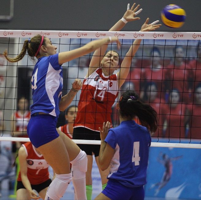 Erkekler filede uçuyor 3-0