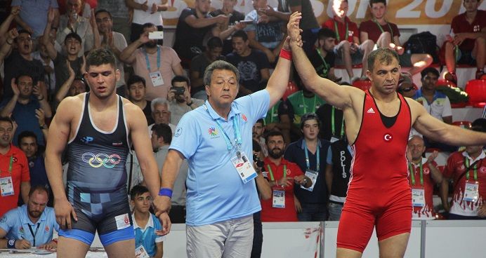 Kavak minderde gururlandı