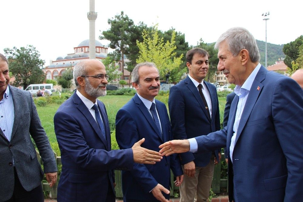 Bakan Demircan hac yolcusu