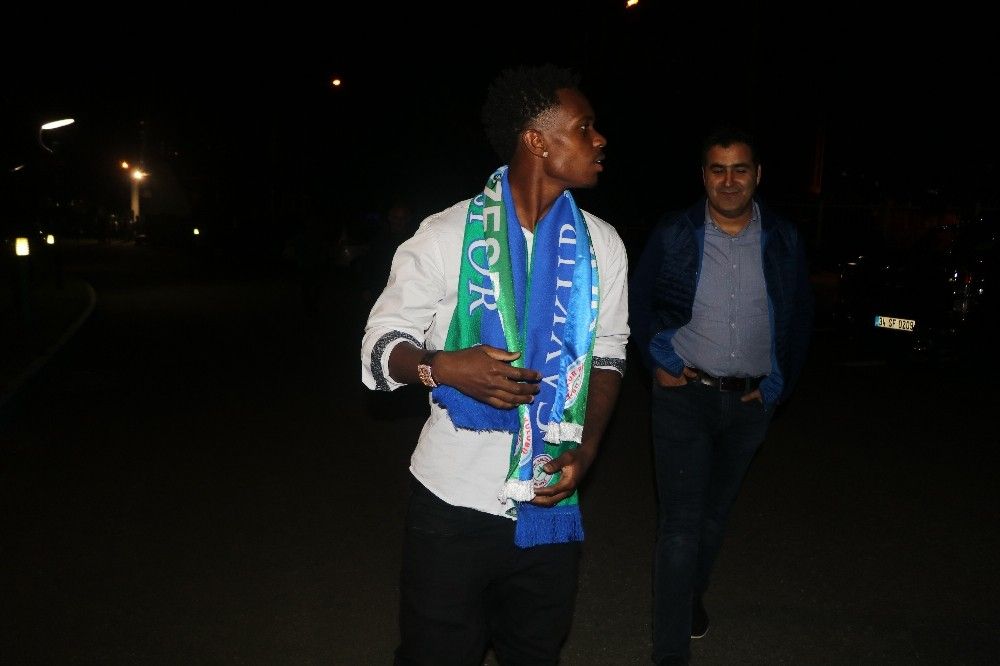 Sambacılar meşaleli karşılama