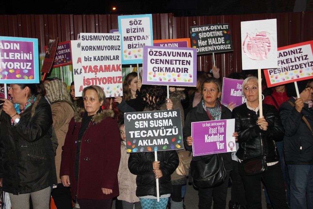 Kadınlardan ’şiddet’ eylemi