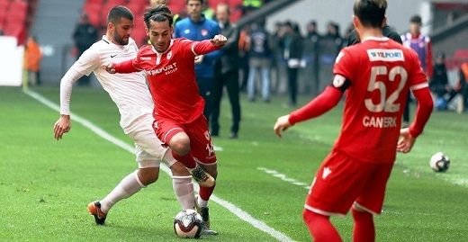 Yeniler galibiyete taşıdı