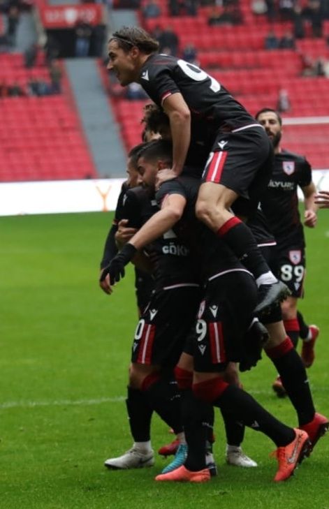 Aylar sonra zirvede 3-0