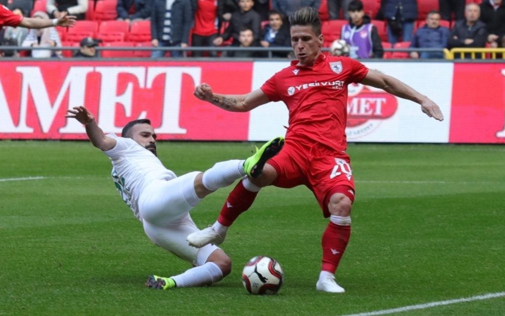 ZİRVEDE TEK BAŞINA