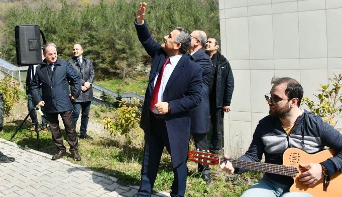 Konser eşliğinde nokul!