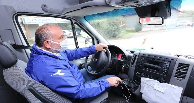 Başkan'dan miniklere havuz servisi