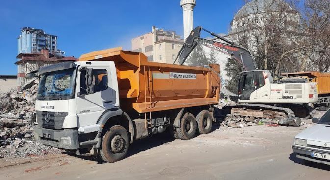 Kavak'tan deprem yardımı